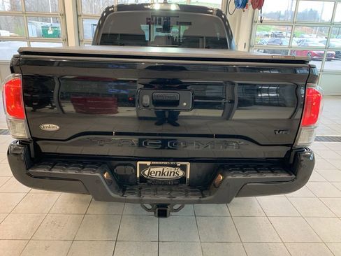 Used 2023 Toyota Tacoma TRD Off-Road w/ Technology Package AWD/4WD image 14