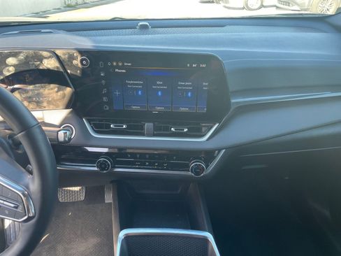 Used 2025 Chevrolet Equinox LT image 18