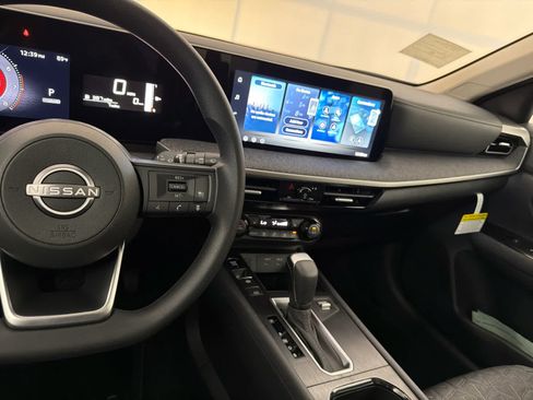 New 2026 Nissan Kicks SV w/ SV Premium Package FWD image 18