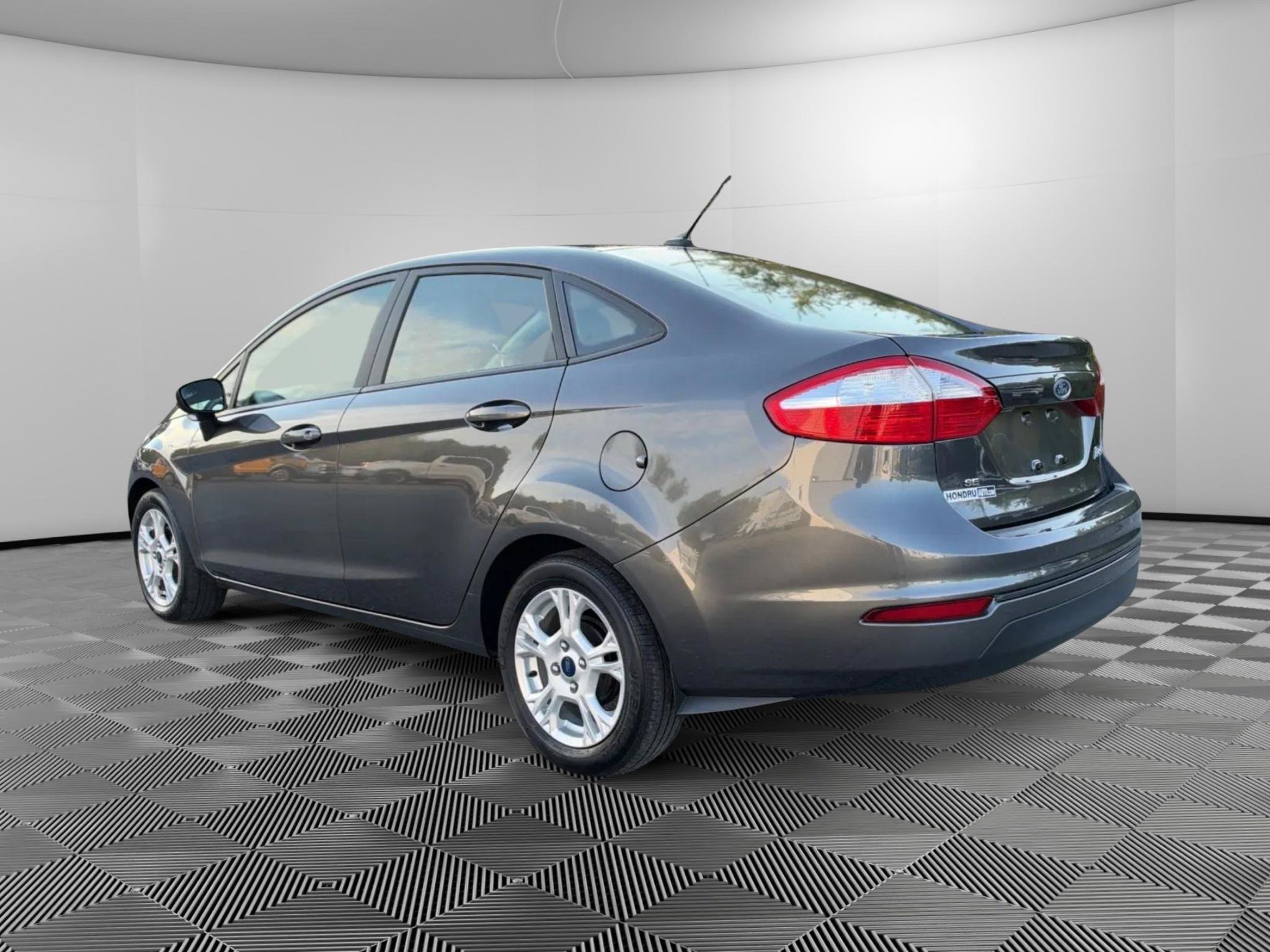 Used 2016 Ford Fiesta SE w/ Cold Weather Package FWD image 3