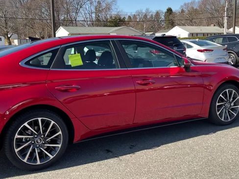 Used 2021 Hyundai Sonata Limited w/ Preferred Accessory Package image 9