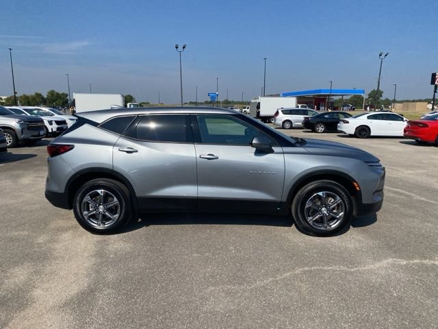 Used 2025 Chevrolet Blazer LT FWD image 7