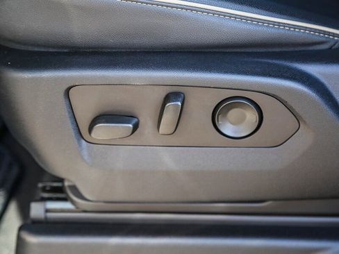 Used 2022 GMC Yukon SLT w/ SLT Premium Package image 32