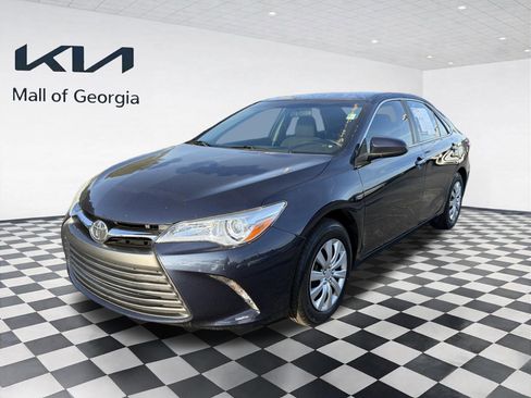 Used 2015 Toyota Camry LE FWD image 2