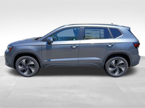 New 2025 Volkswagen Taos SE image 2