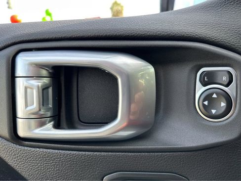 Used 2023 Jeep Wrangler Unlimited Rubicon 4xe image 35