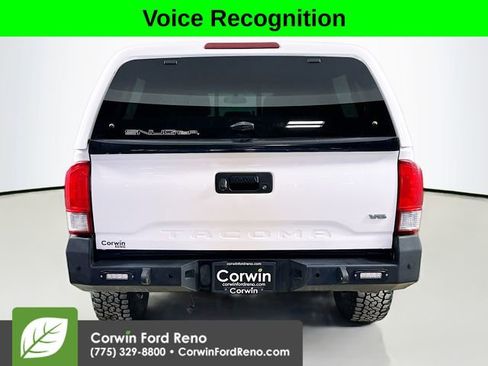 Used 2017 Toyota Tacoma TRD Off-Road image 6