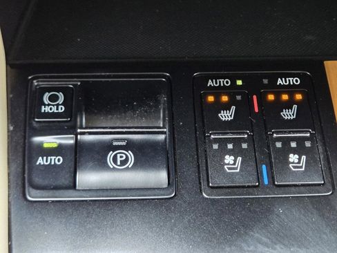 Used 2019 Lexus RX 450h AWD image 23