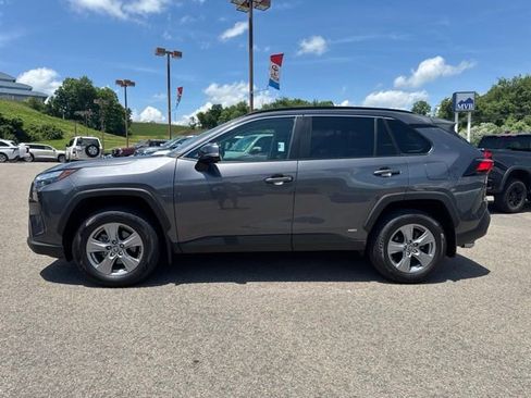 Used 2022 Toyota RAV4 XLE w/ Convenience Package AWD/4WD image 3
