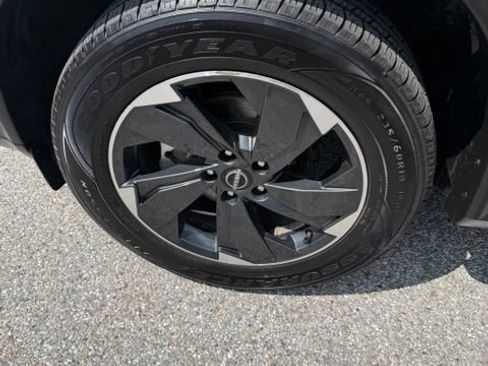 Used 2025 Nissan Rogue SV AWD/4WD image 8