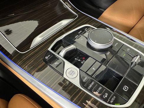 Used 2023 BMW X7 xDrive40i w/ Premium Package image 47