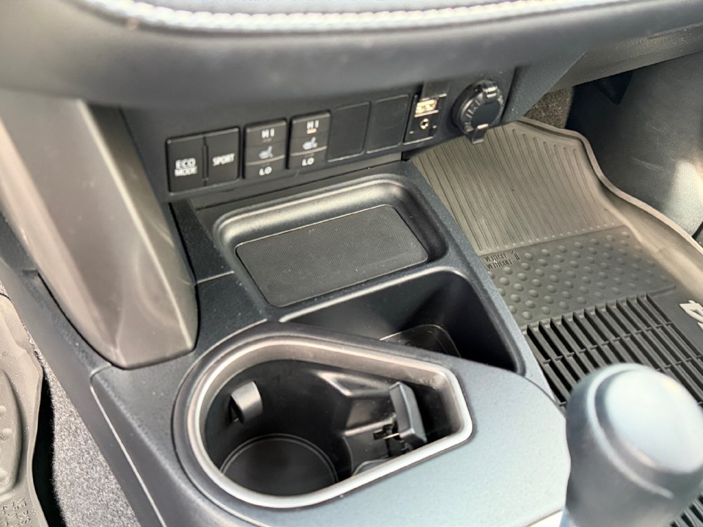 Used 2018 Toyota RAV4 XLE AWD/4WD image 17