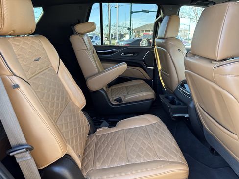 Used 2021 Cadillac Escalade Premium Luxury image 18