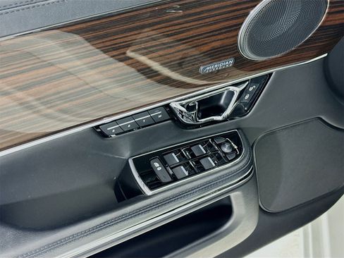Used 2017 Jaguar XJ R-Sport image 19