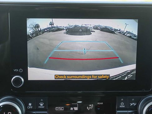 Used 2023 Toyota Highlander L image 24