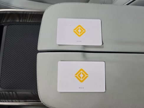 Used 2023 Rivian R1S Launch Edition image 31