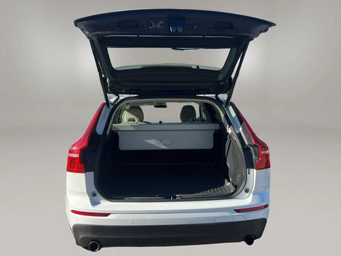 Used 2019 Volvo XC60 T5 Momentum w/ Premium Package AWD/4WD image 9