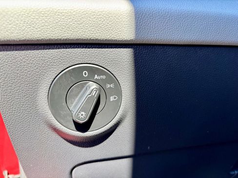 Used 2022 Volkswagen Taos SE image 25