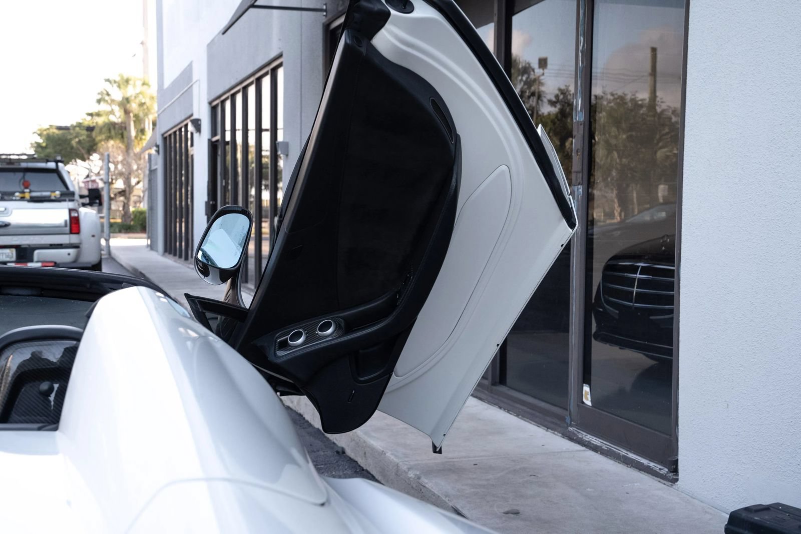 Used 2013 McLaren MP4-12C Spider RWD image 25