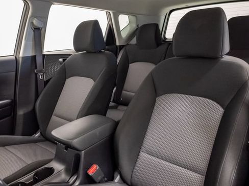 Used 2025 Kia Soul LX w/ LX Technology Package FWD image 9