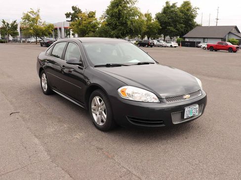 Used 2016 Chevrolet Impala LT FWD image 3