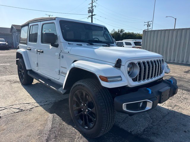 Used 2024 Jeep Wrangler Unlimited Sahara w/ Technology Group AWD/4WD image 3