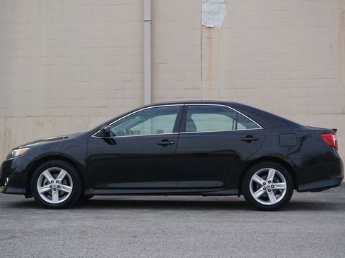 Used 2013 Toyota Camry SE image 8