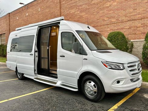 Used 2020 Mercedes-Benz Sprinter 3500 w/ Windows All Around Package image 50