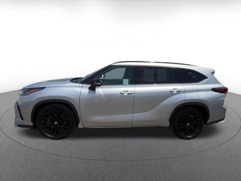 Used 2025 Toyota Highlander XSE AWD/4WD image 9