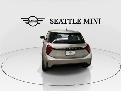 Used 2025 MINI Cooper 2-Door Hardtop FWD image 9