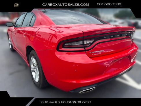 Used 2022 Dodge Charger SXT RWD image 2