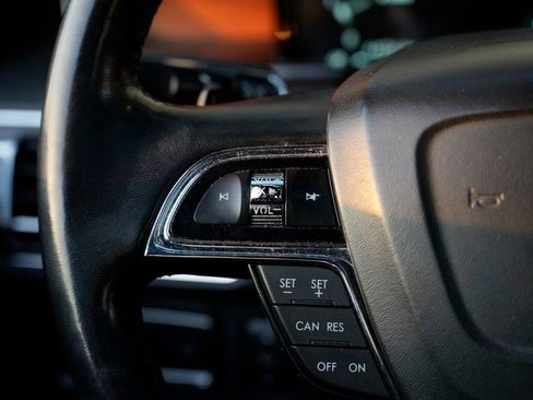 Used 2019 Lincoln Navigator Select image 47