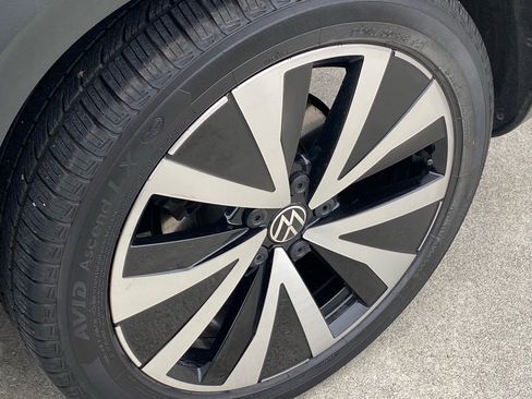 Certified 2024 Volkswagen Taos SE image 22