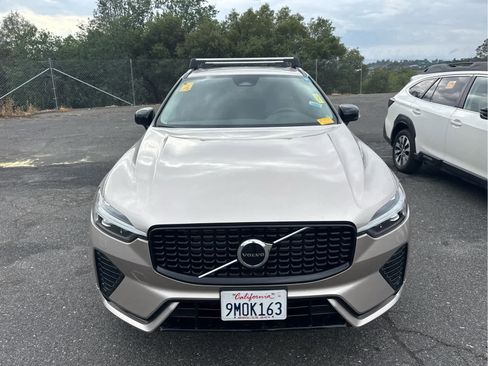 Used 2024 Volvo XC60 B5 Core image 2