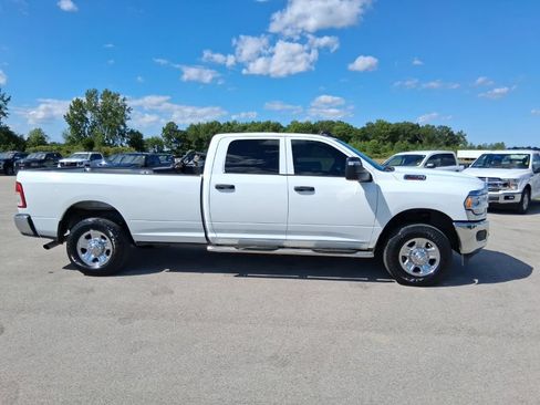 Used 2024 RAM 2500 Tradesman w/ Chrome Appearance Group AWD/4WD image 5