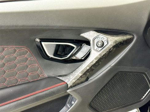 Used 2021 Lamborghini Huracan EVO image 13