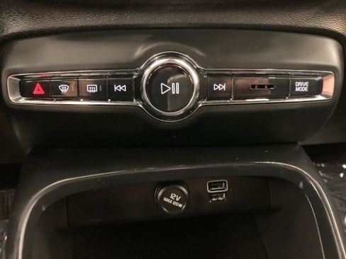 Used 2019 Volvo XC40 T5 Momentum AWD/4WD image 24