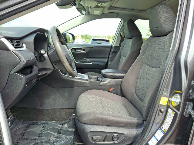 Used 2021 Toyota RAV4 XLE w/ Convenience Package AWD/4WD image 13