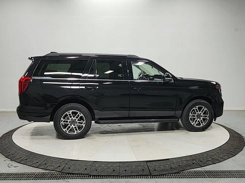 Used 2025 Ford Expedition Active RWD image 8