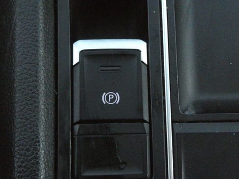 Used 2019 Volkswagen Atlas SE image 14