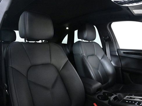 Certified 2026 Porsche Macan AWD/4WD image 18