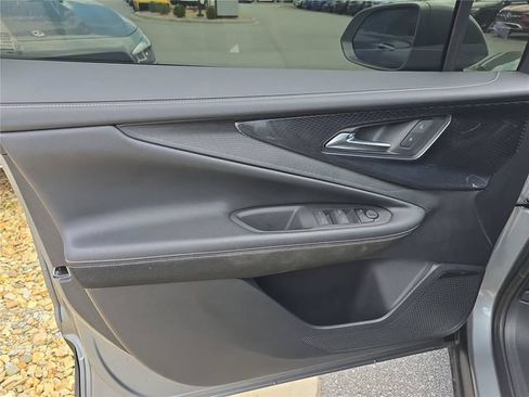 Used 2025 Chevrolet Blazer EV LT AWD/4WD image 19
