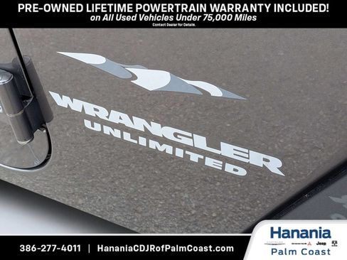 Used 2017 Jeep Wrangler Unlimited Sahara w/ Connectivity Group AWD/4WD image 13