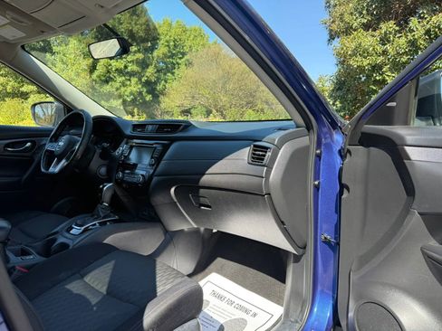 Used 2018 Nissan Rogue SV FWD image 13