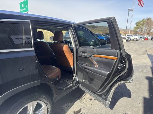 Used 2018 Toyota Highlander Limited image 7