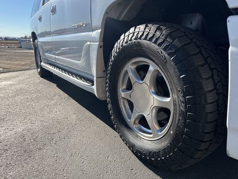 Used 2004 GMC Yukon XL Denali image 7