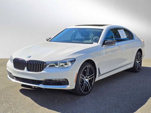 Used 2018 BMW 750i RWD image 7