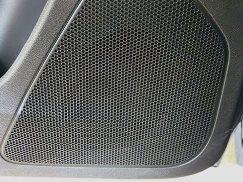 Used 2020 Jeep Cherokee Limited image 19