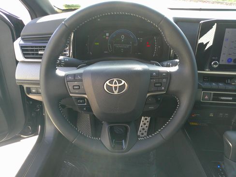 Used 2025 Toyota Camry SE image 23