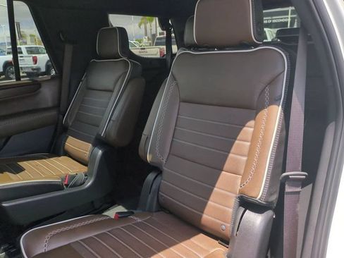 Used 2025 GMC Yukon Denali Ultimate w/ LPO, Floor Liner Package AWD/4WD image 26